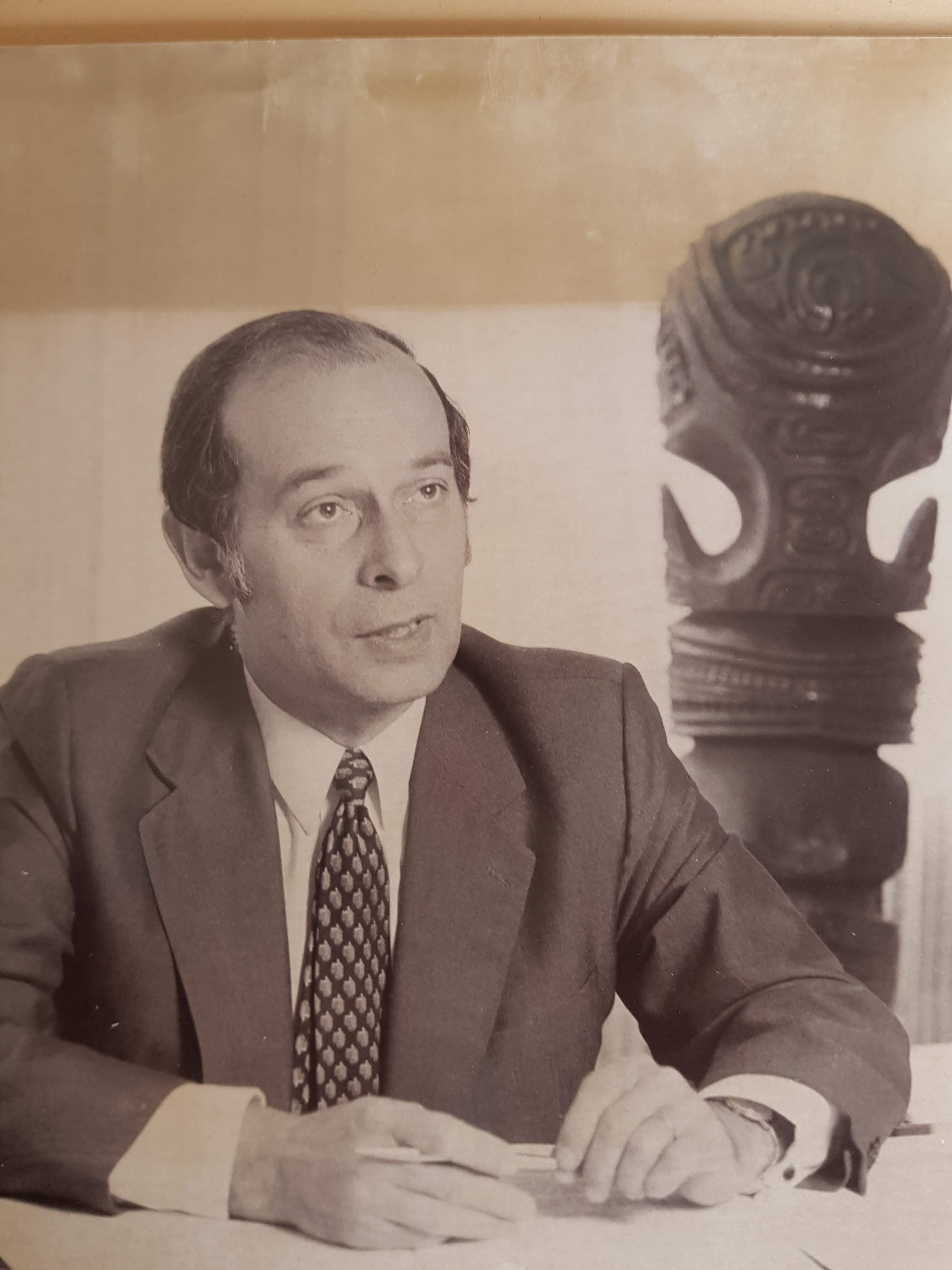 Jacques Bourdillon dans son bureau